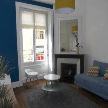Apartment Au 303 *